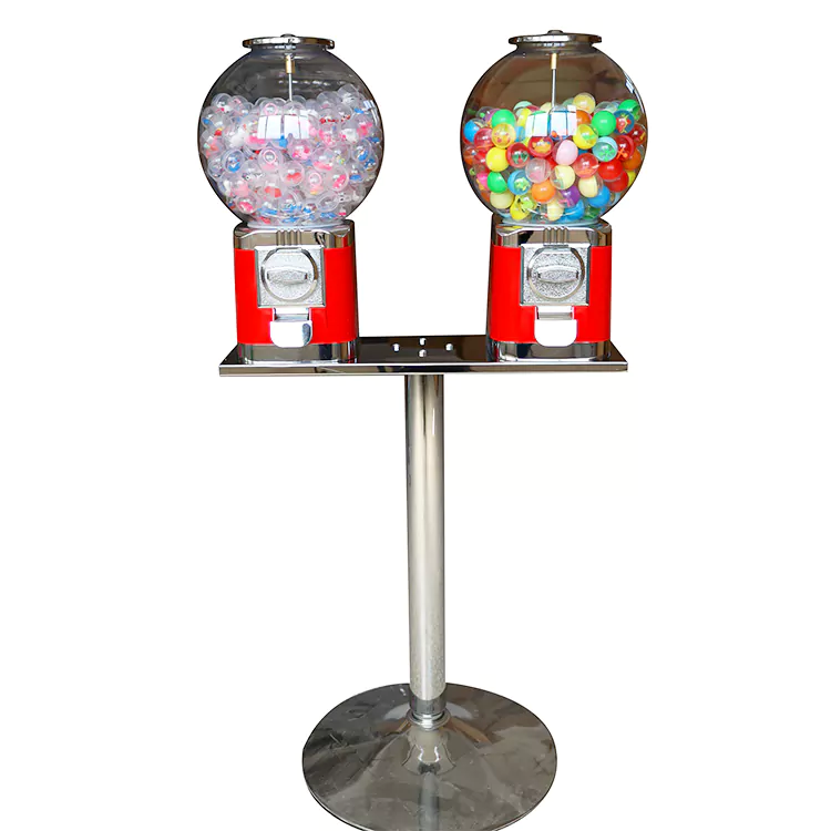 Neliömäinen kolmipäinen Gashapon-kone